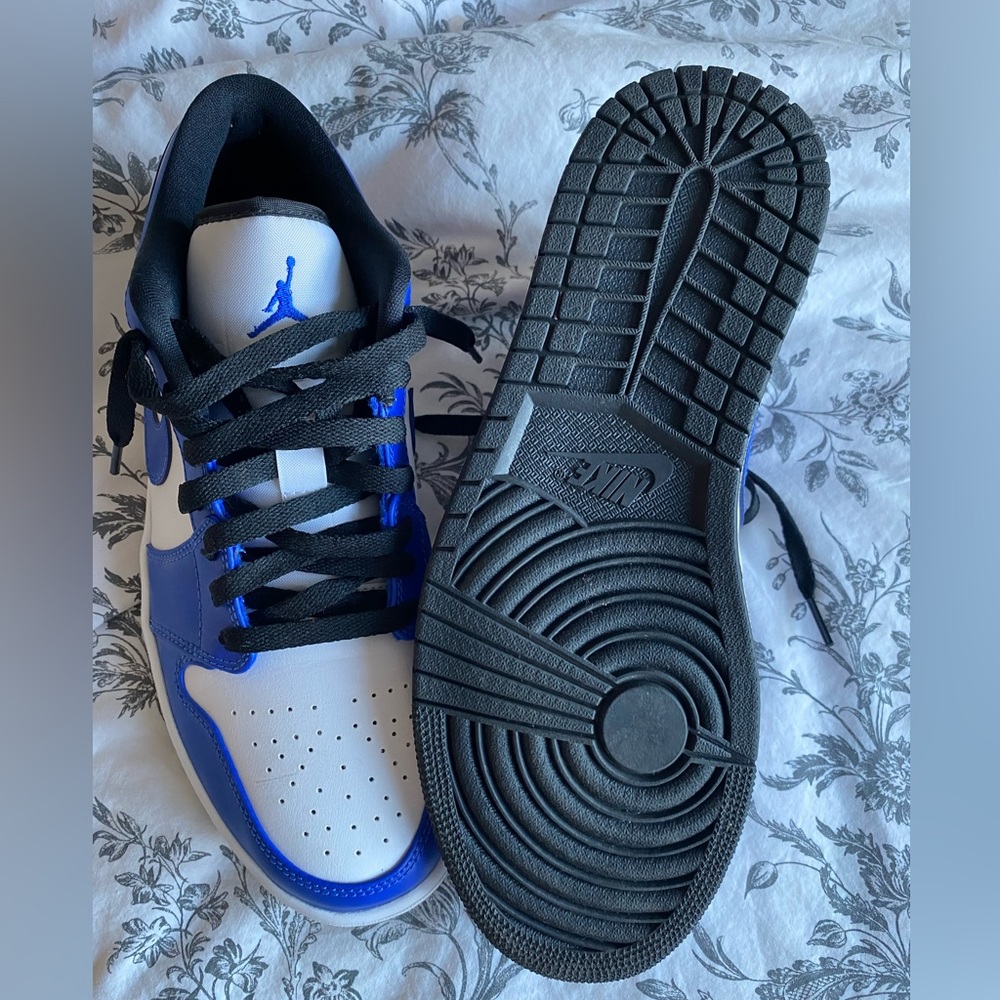 Jordan low royal blue men’s 9